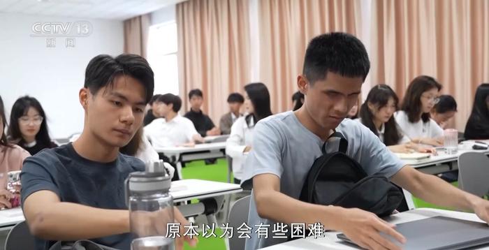全球生活新门：
				　　黄镇宇是今年12位盲人普通高考生